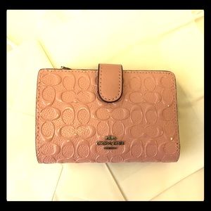 Coach wallet rose pink logo